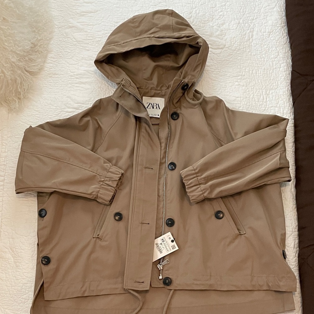 Zara Women’s Hooded Raincoat NWT Never Worn, Size XS